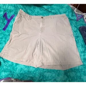 Old Navy 3x Plus Size Chino Shorts in Tan with 2 front and 2 rear pockets.